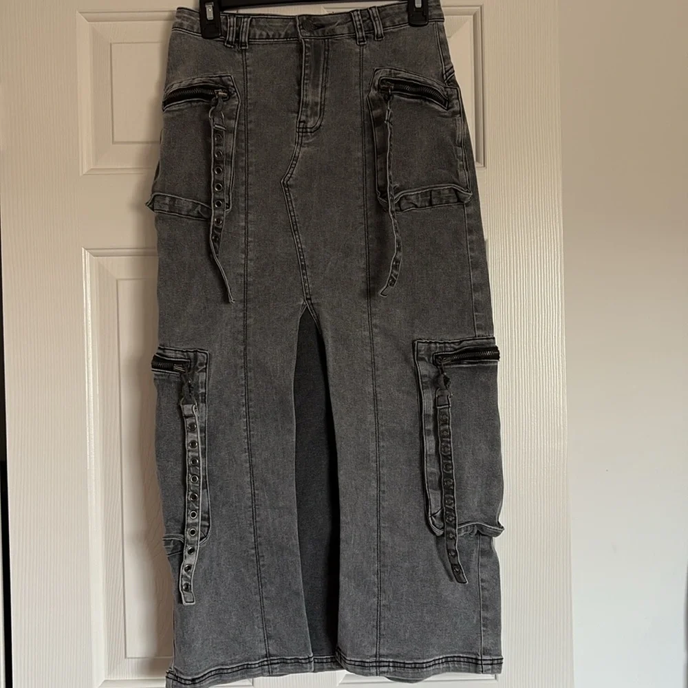 Delia’s Dolls Kill Gray Denim Maxi Skirt Slight Cargo Pockets NWOT✨Sz Small - Picture 7 of 7